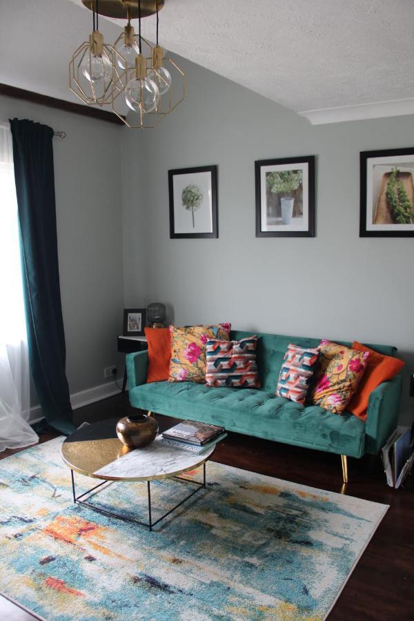 Beautiful Apartment In Guildford With Parking Send Ngoại thất bức ảnh