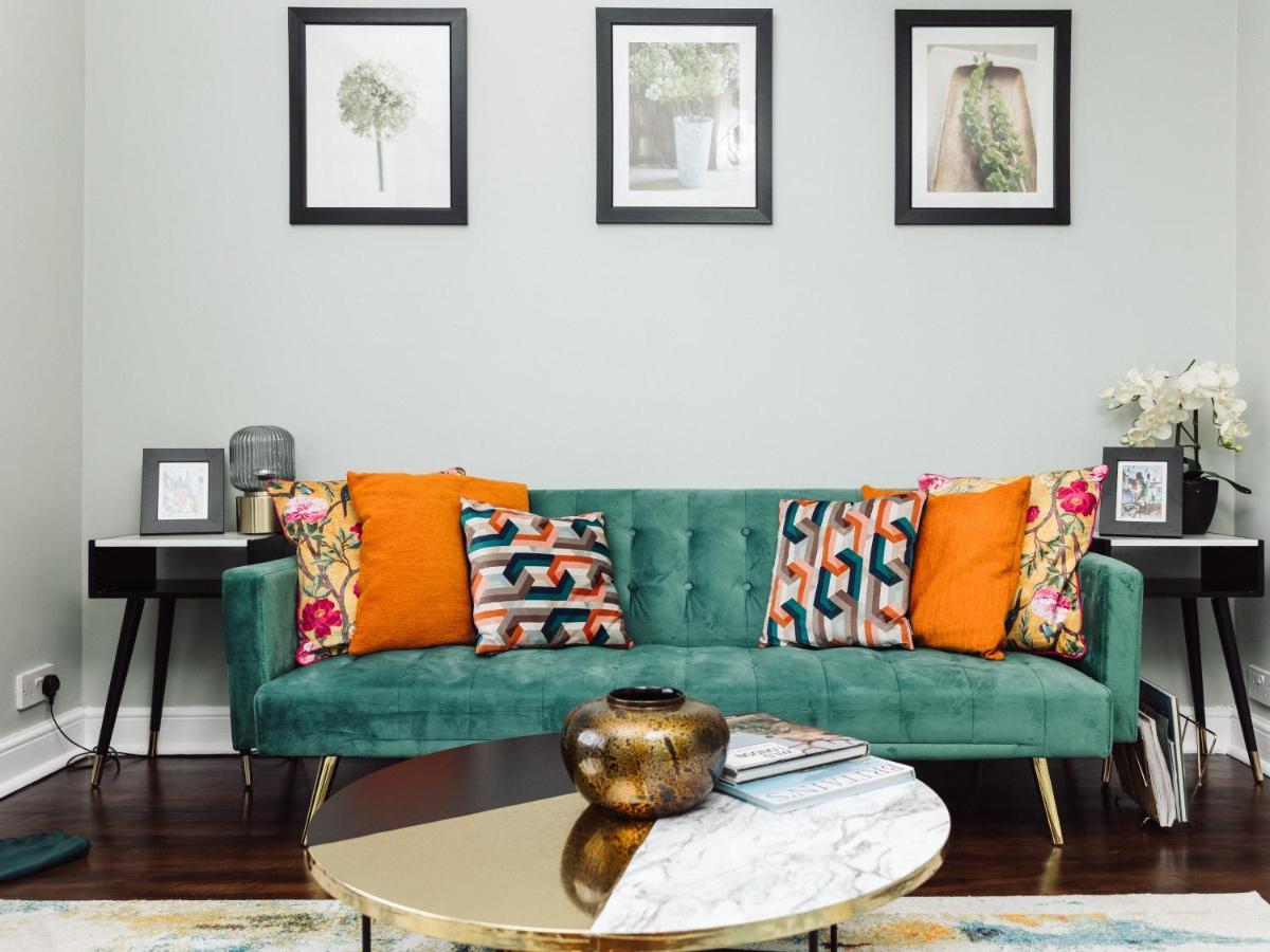Beautiful Apartment In Guildford With Parking Send Ngoại thất bức ảnh