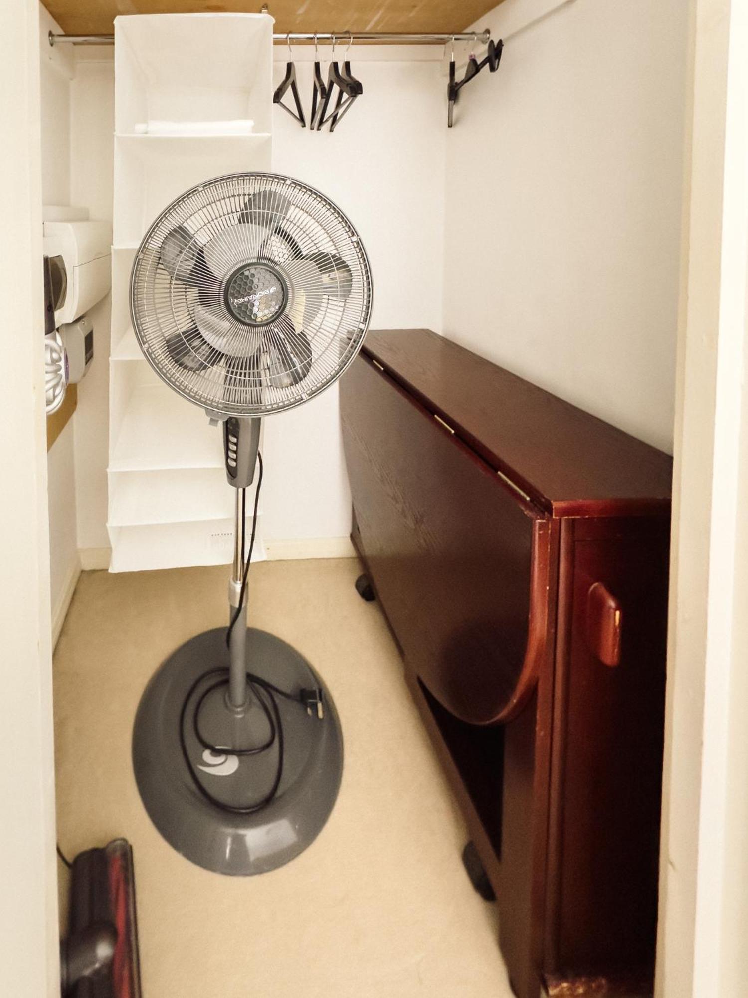 Beautiful Apartment In Guildford With Parking Send Ngoại thất bức ảnh