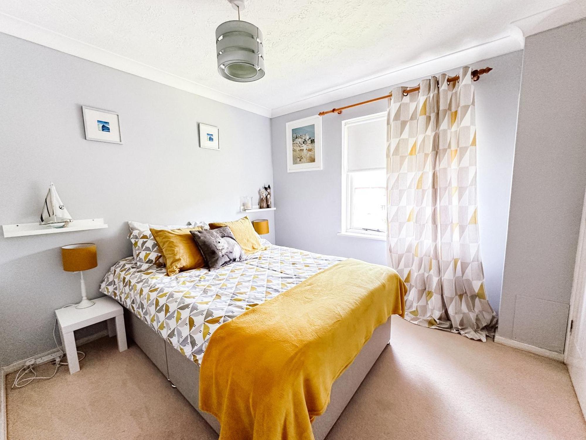 Beautiful Apartment In Guildford With Parking Send Ngoại thất bức ảnh